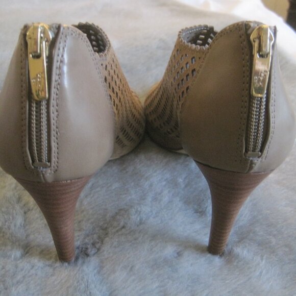 MARC FISHER PEDDLE PEEP TOE LASER CUT TAUPE BOOTIE 9.5 - Picture 6 of 6